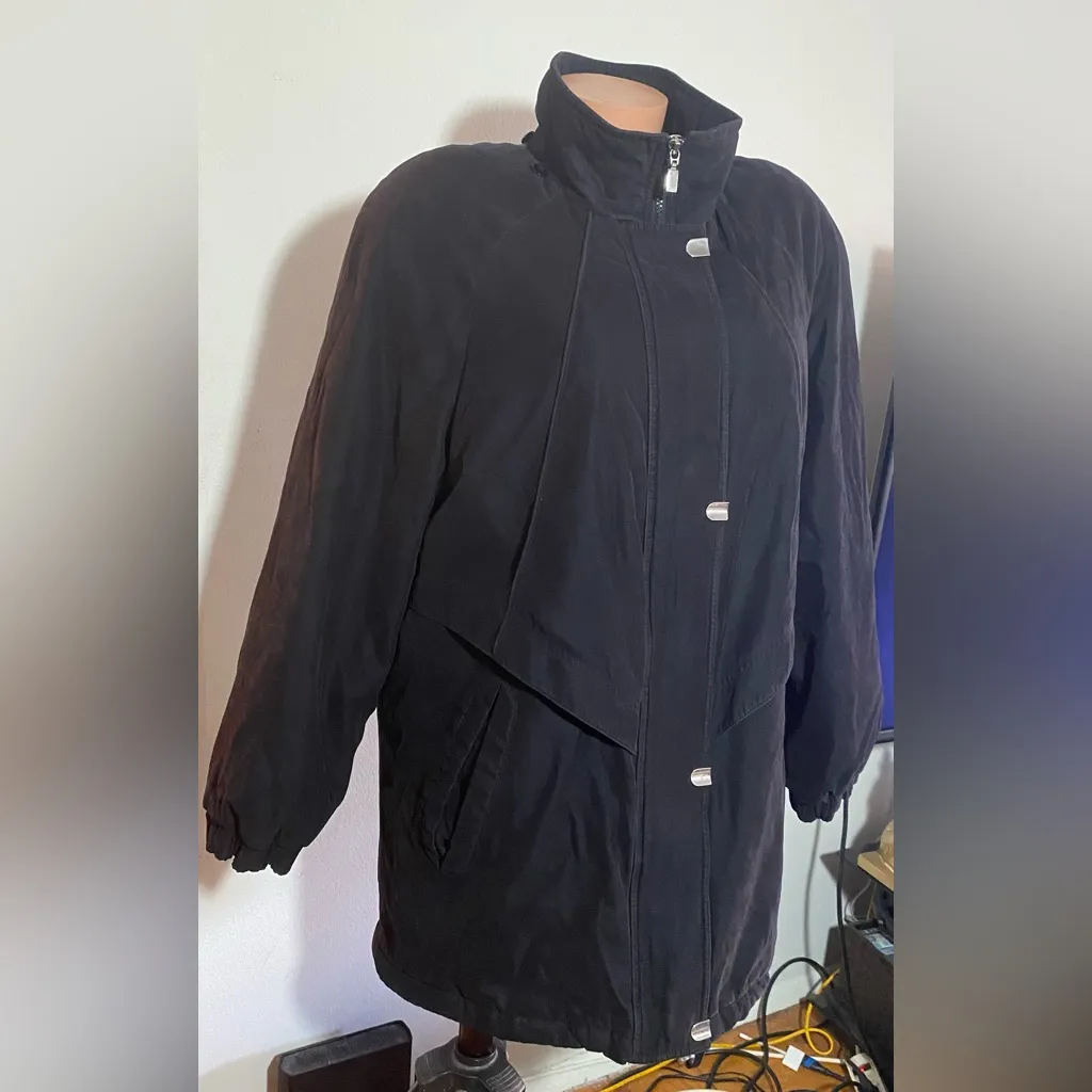 Avenue Women's Black Puffer Coat Size 14/16 - Image 2