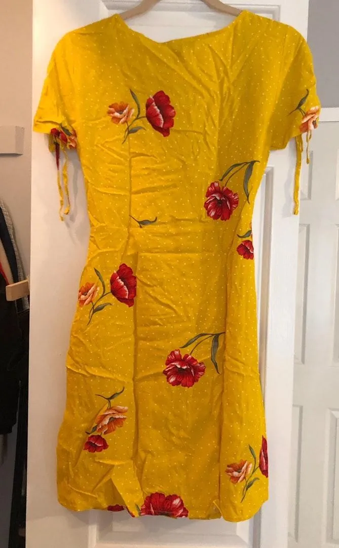 Forever21 V-neck floral yellow dress - Image 2