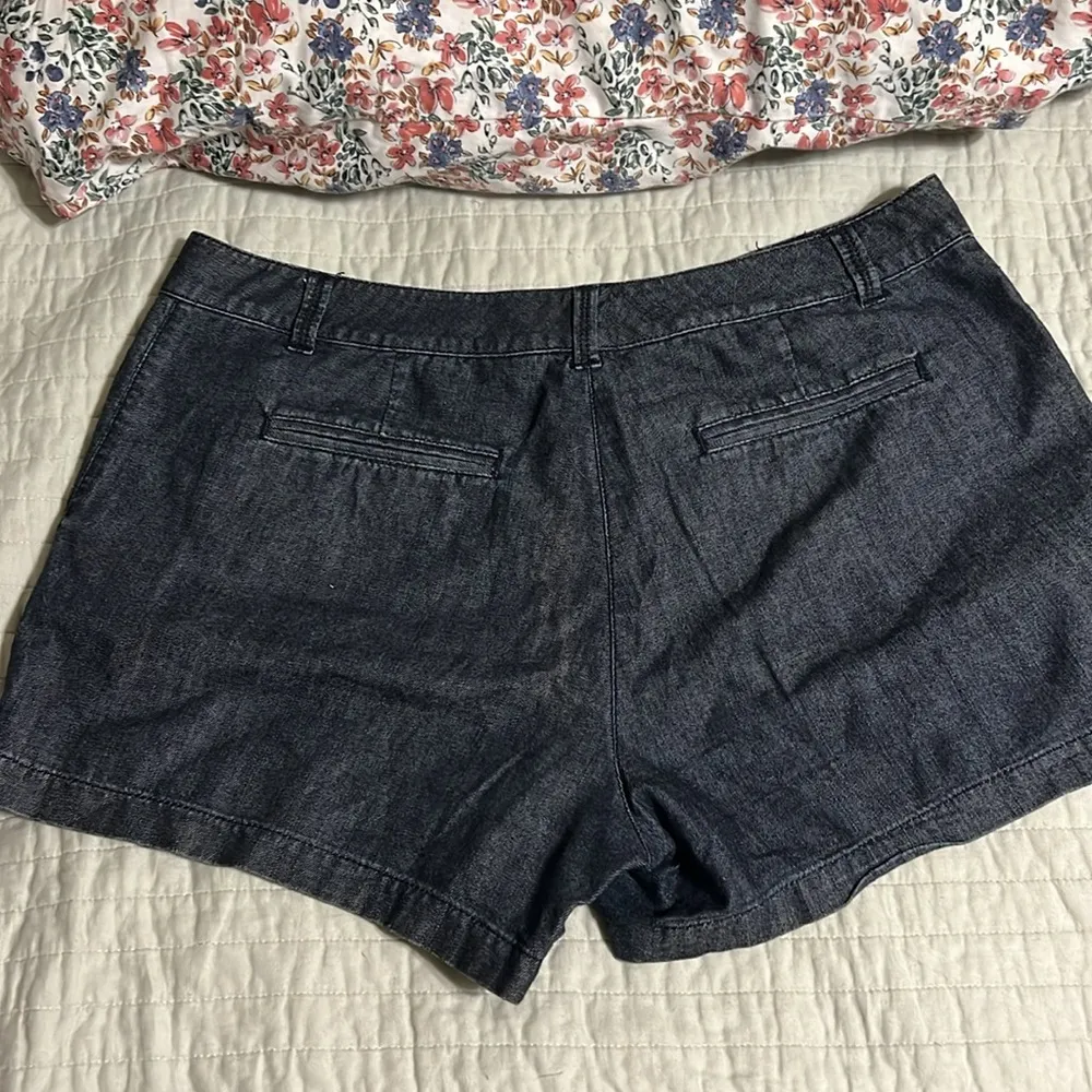 New York & company shorts size 10 inseam 3 1/2” Blue - Image 2