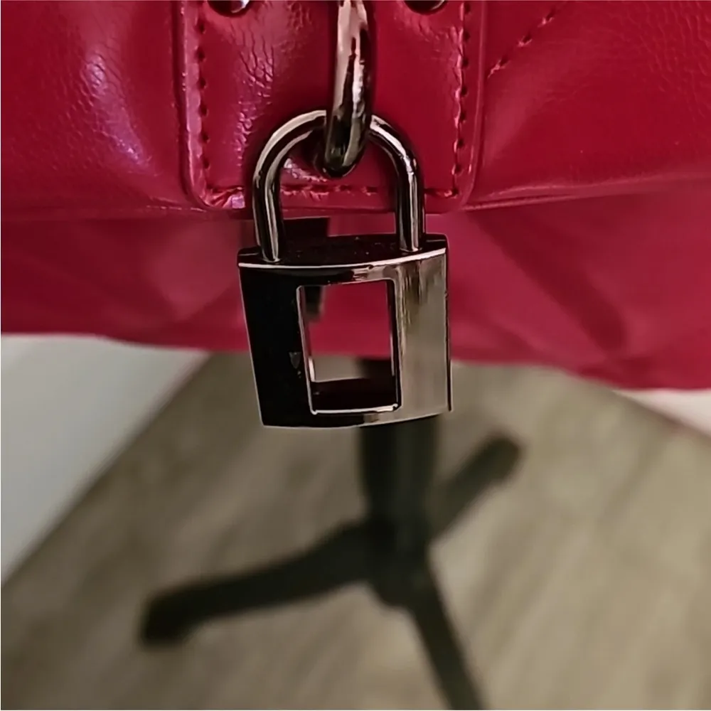 Super adorable pink crossbody or hand bag - Image 4