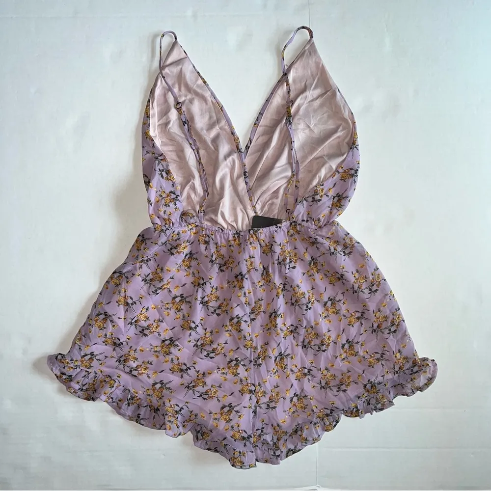 Audrey 3+1  backless floral purple romper size large new - Image 2