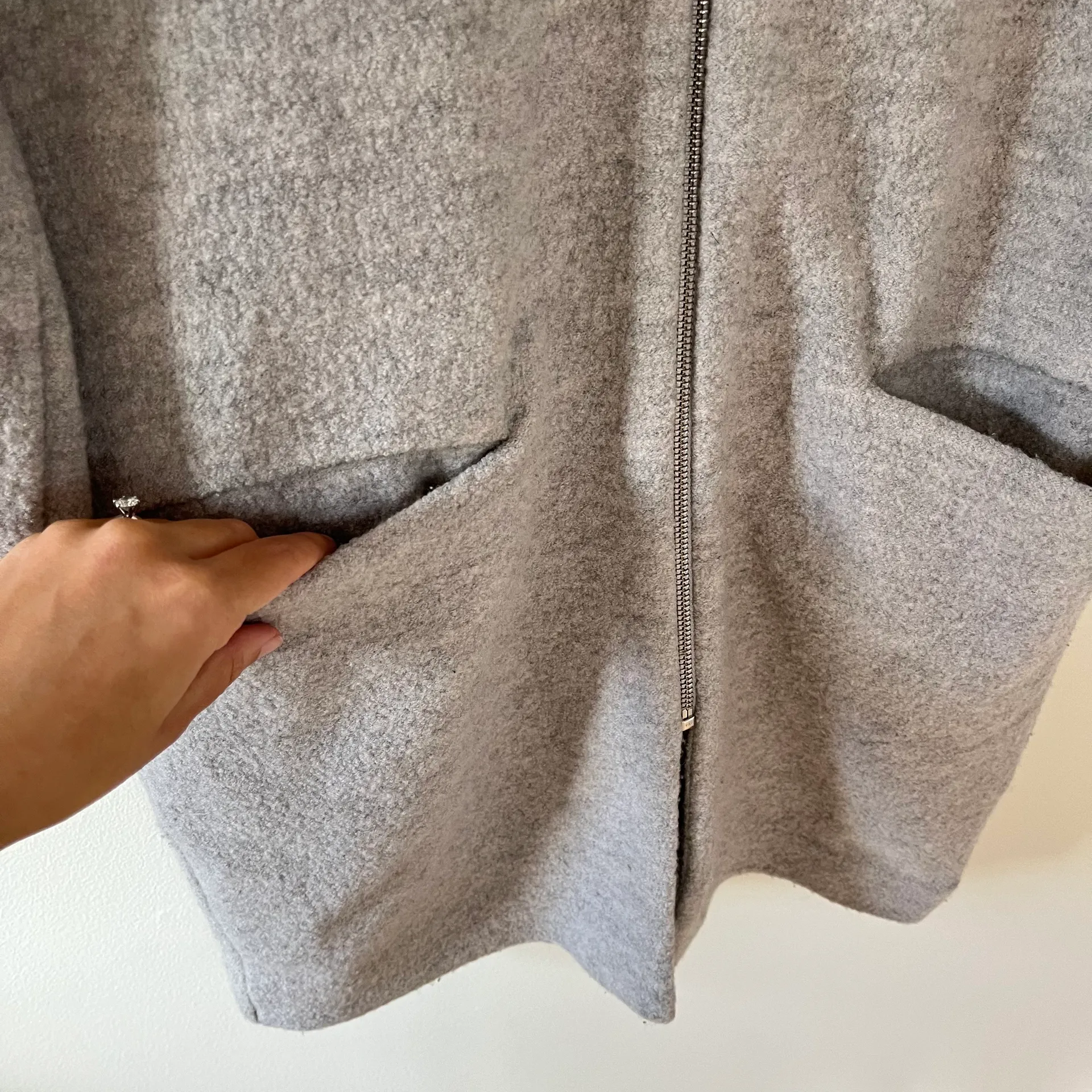 Wilfred  Merino Wool Full Zip Minimalist Sweater Coat Light Gray - Image 4