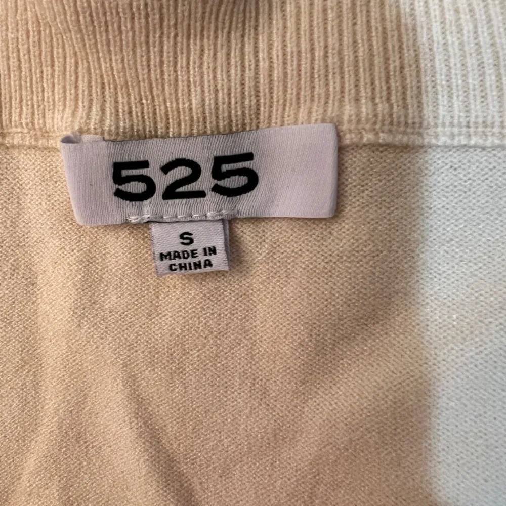 525 America women’s ivory color long sleeve sweater size small - Image 3