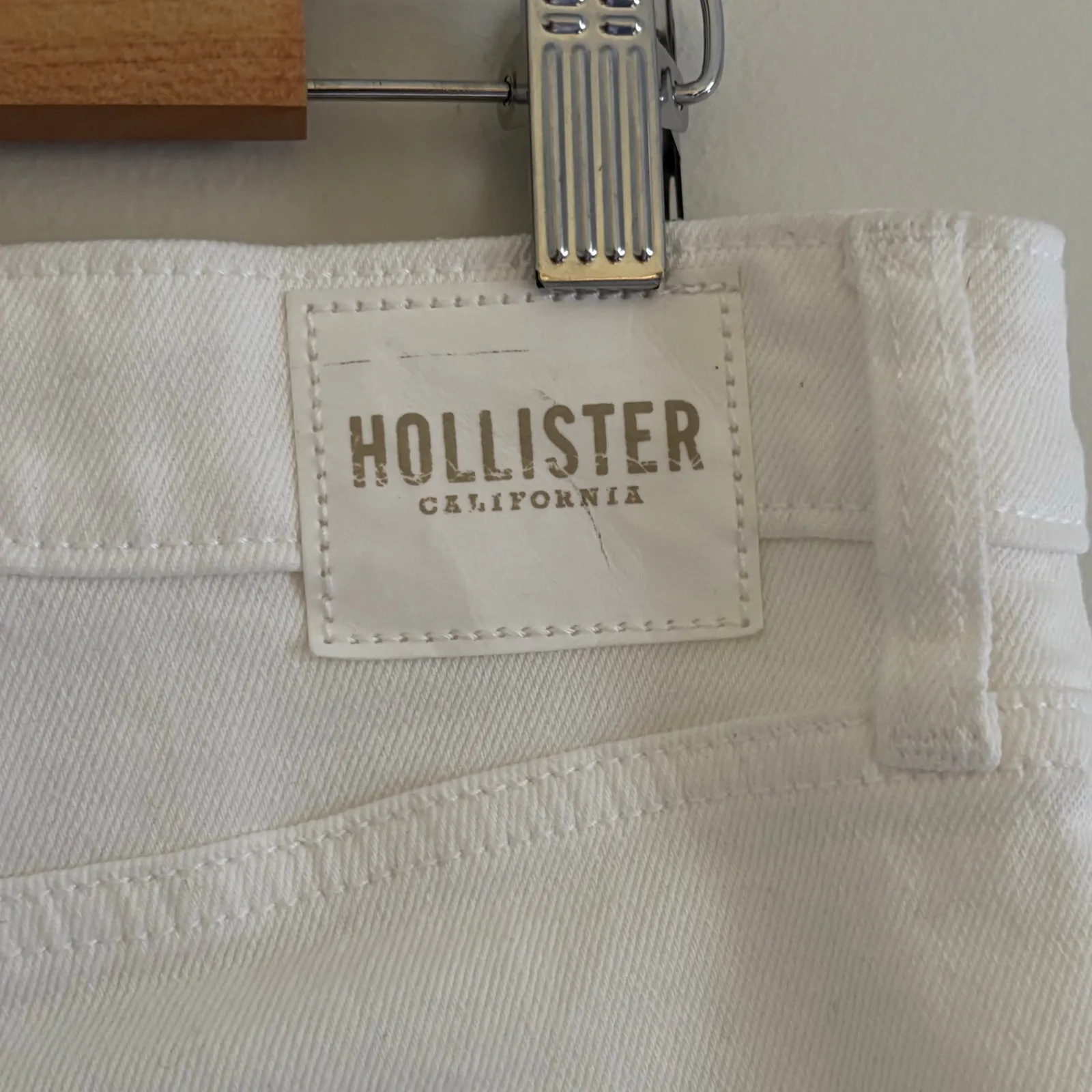 NWT Hollister White Distressed Ultra High Rise Dad Jeans Sz 33  - Image 7