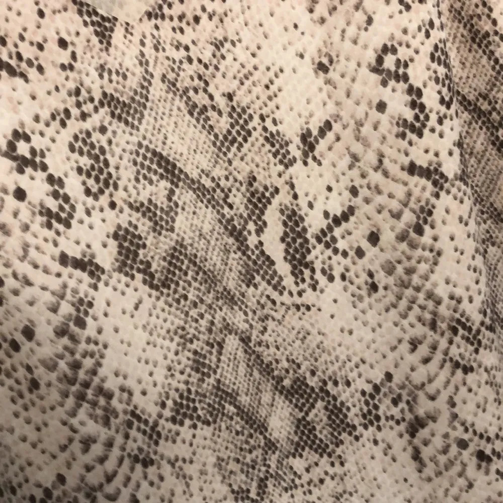 Ann Taylor Loft size xl Snakeskin animal print v neck camisole tank top - Image 4