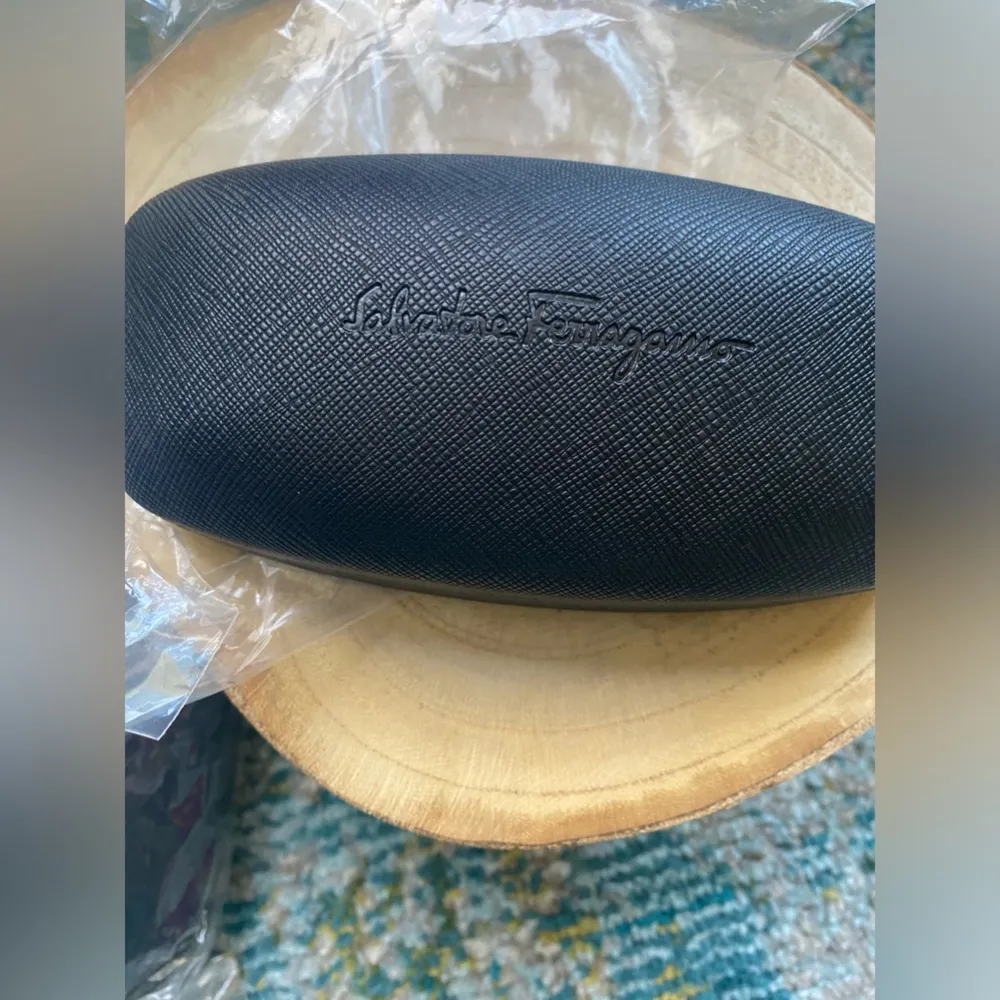 New Ferragamo large black sunglasses case with cleaning cloth - Image 10