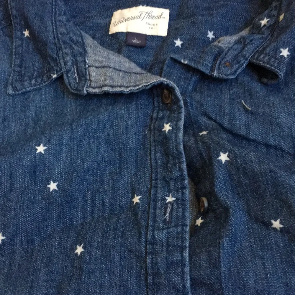 Universal Threads FINAL MARKDOWN Universal thread denim blouse large - Image 4