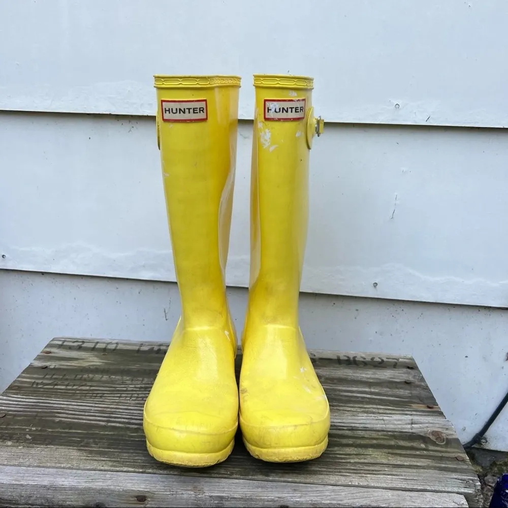 Hunter  tall yellow waterproof rubber rain boots - Image 2