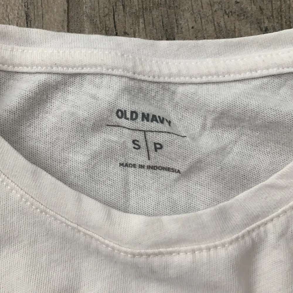 Old navy white tank top - Image 2