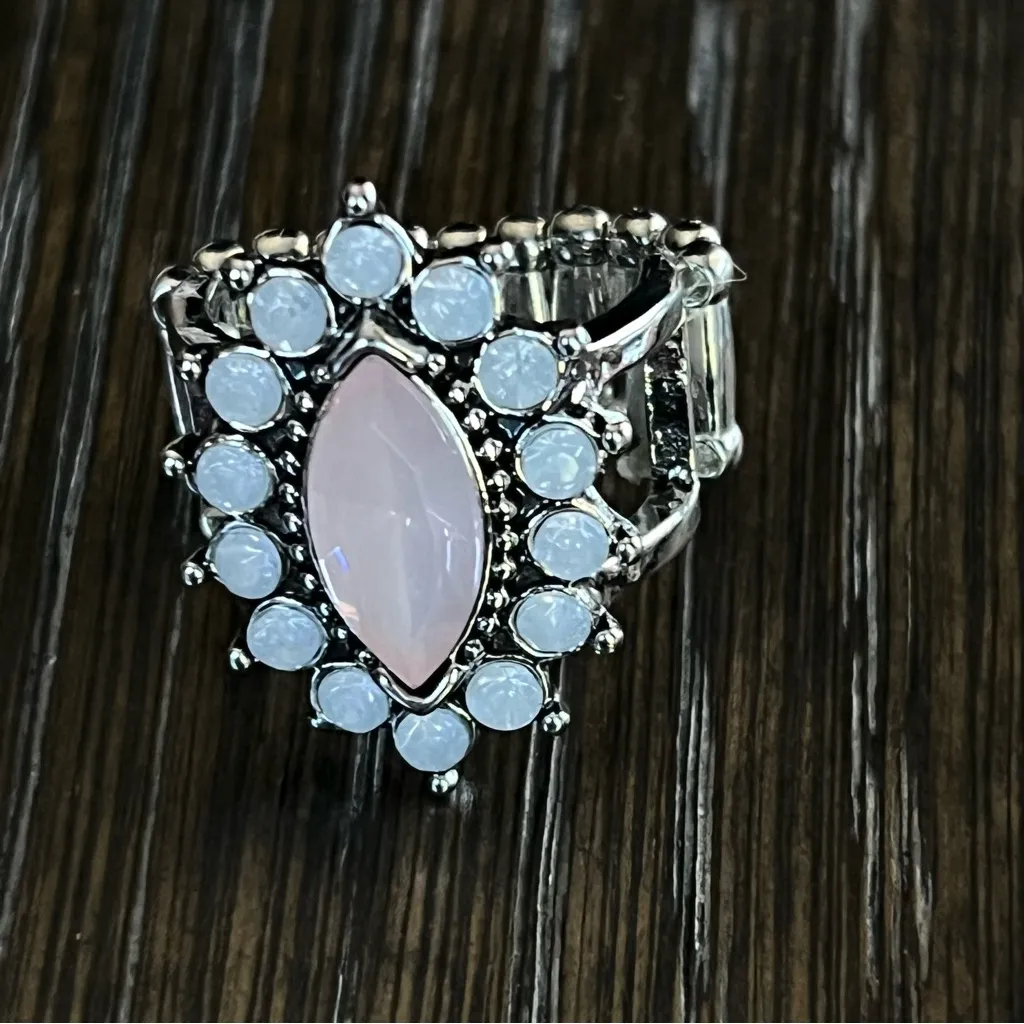 NEW Custom Jewelry Statement ring and 2 pairs of Earrings, pink - Image 3
