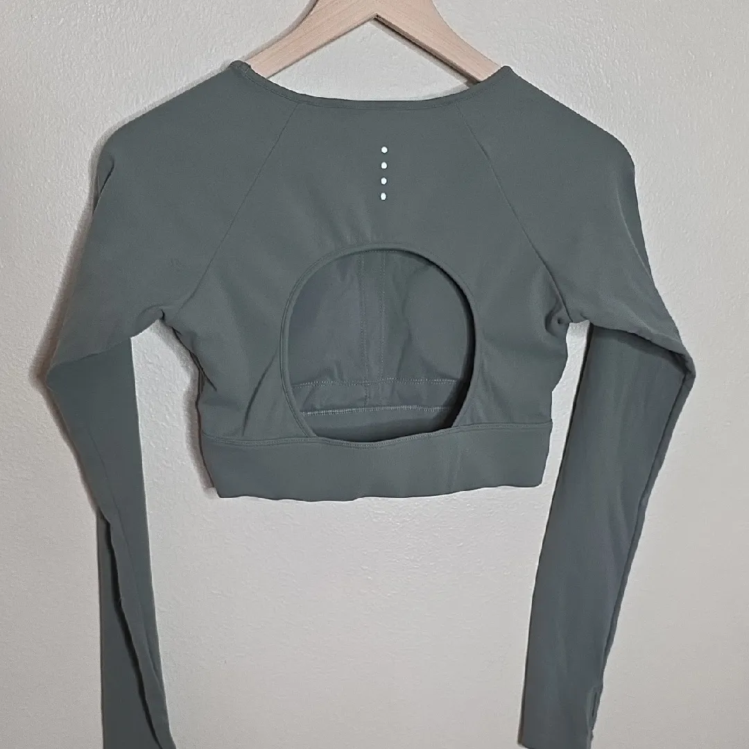 ACTA Cropped Athletic Top Vital Seamless Long Sleeve Sage Green Womens Medium - Image 3