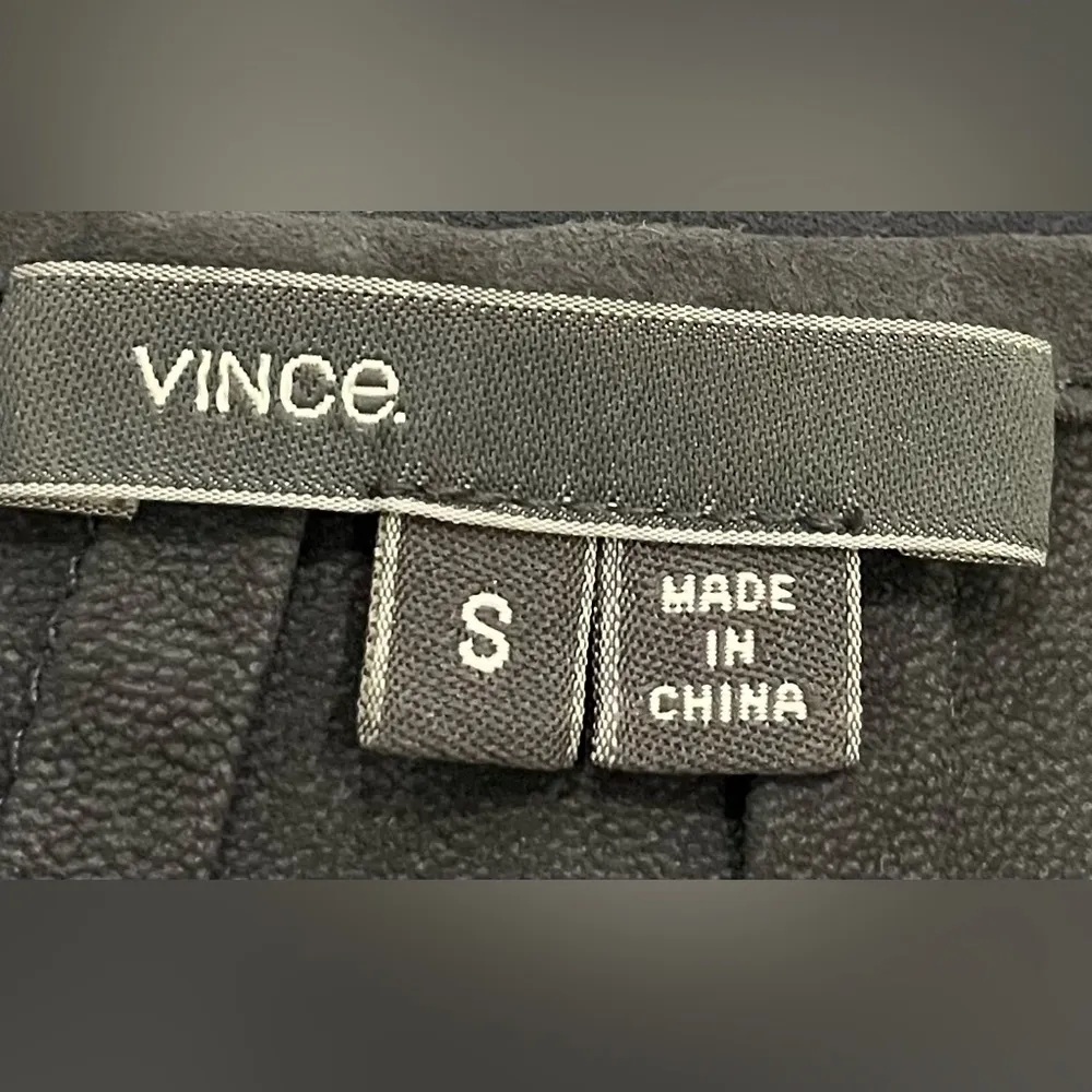 Vince suede partial button leather short sleeve top, size Small - Image 3