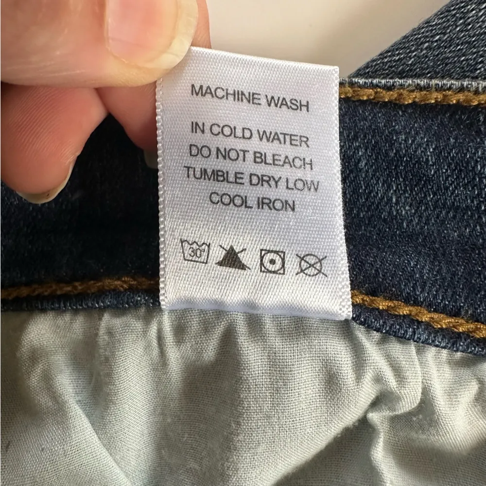 JUDY BLUE Los Angeles Relaxed Fit Distressed Women’s Jeans size 5 / 27 denim - Image 14