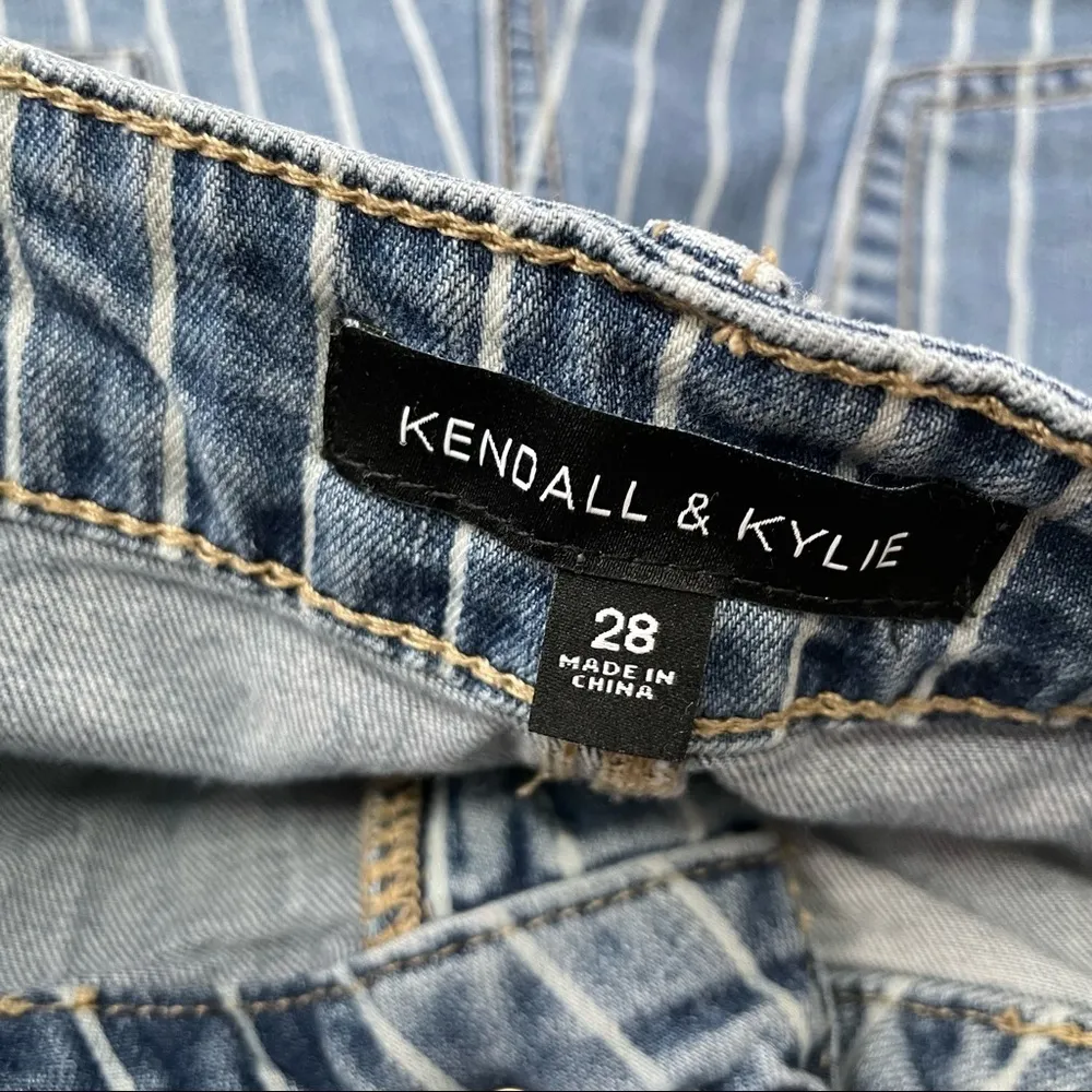 Kendall & Kylie Striped Denim Shorts Size 26 - Image 5