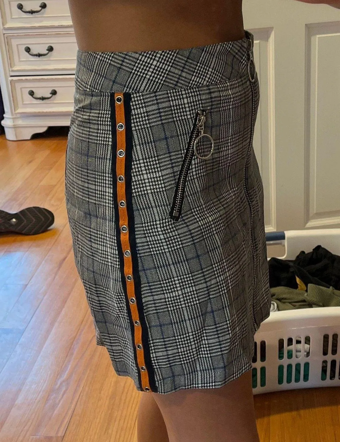 Signature 8 PLAID ZIP UP SKIRT - Image 3
