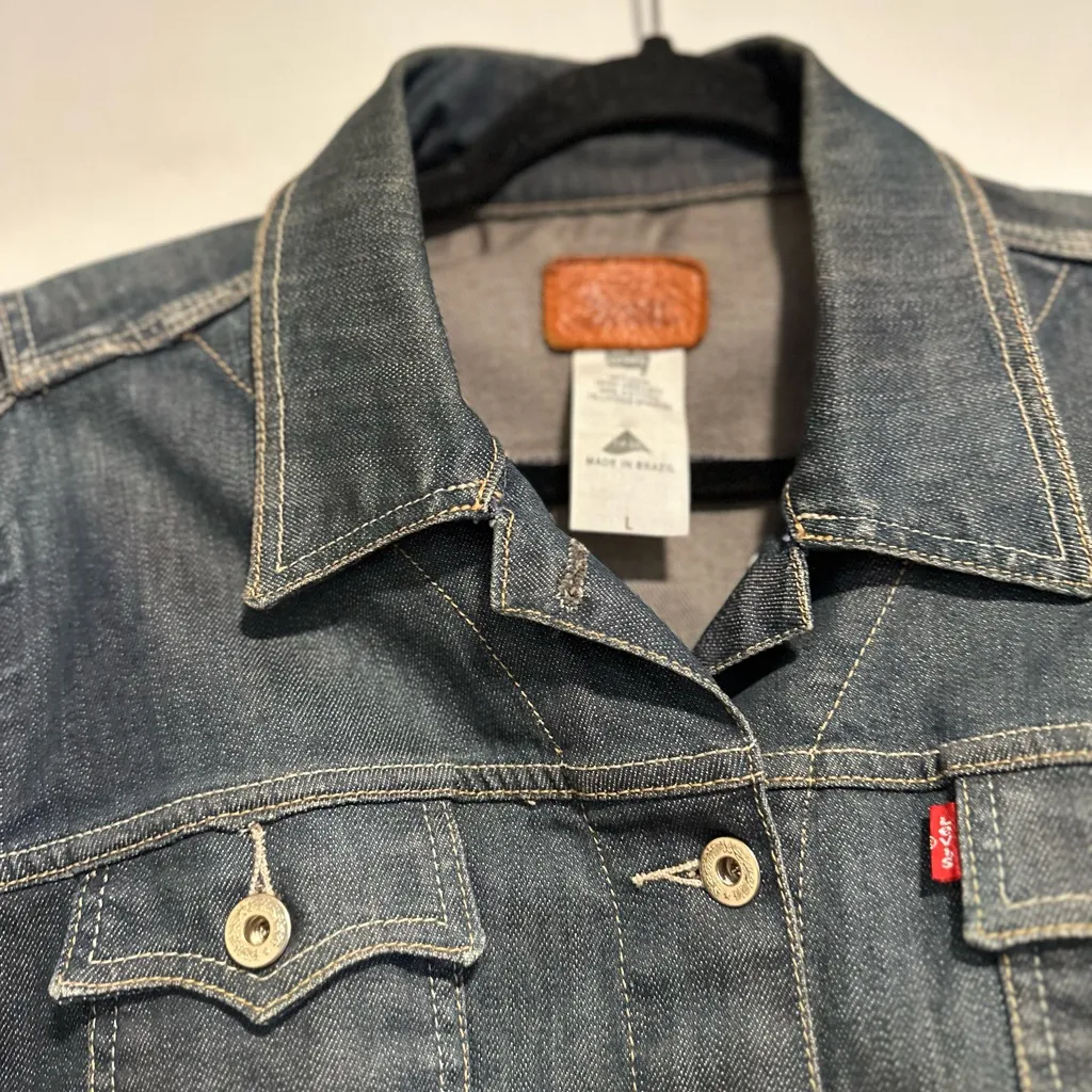 Vintage Y2K Womens Sz: L Levi’s Dark Wash Denim Trucker Jacket. - Image 9