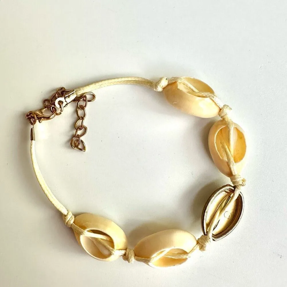 Cowrie shell bracelet - Image 2