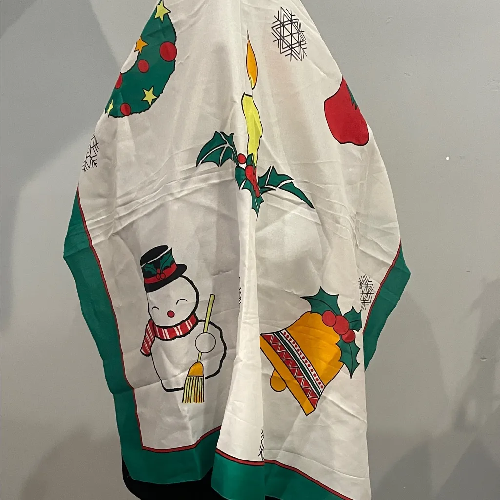 Elegant Green and White vintage holiday Scarf featuring snowman - Image 3