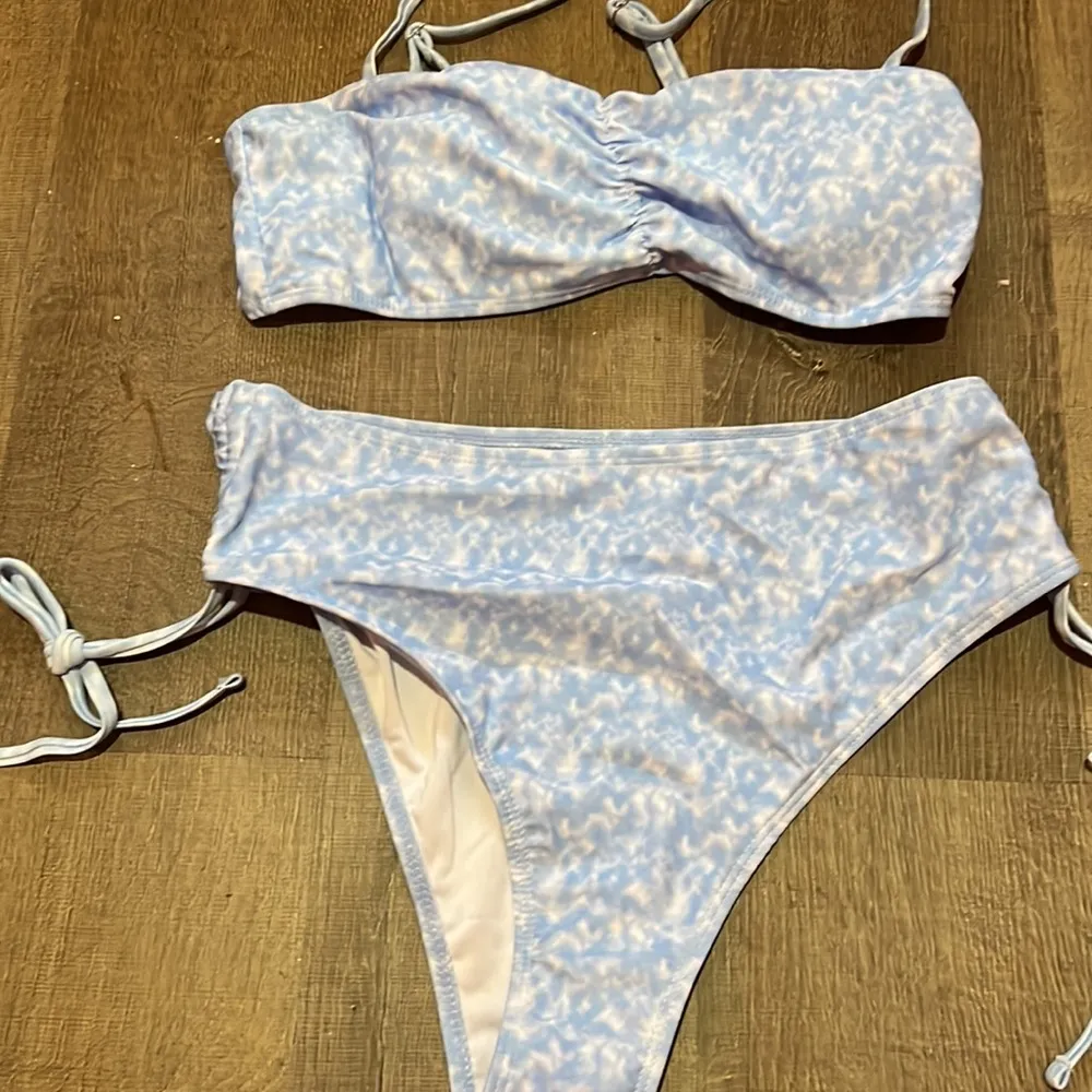 NEW Light blue cloud print Shein size medium bikini great for vacay and beach - Image 4
