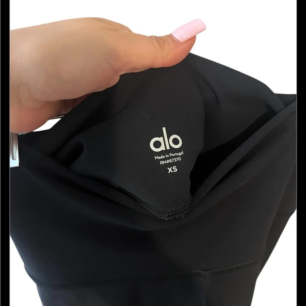 Alo Yoga Women's High Waisted Ripped Warrior Legging
XS - Image 7