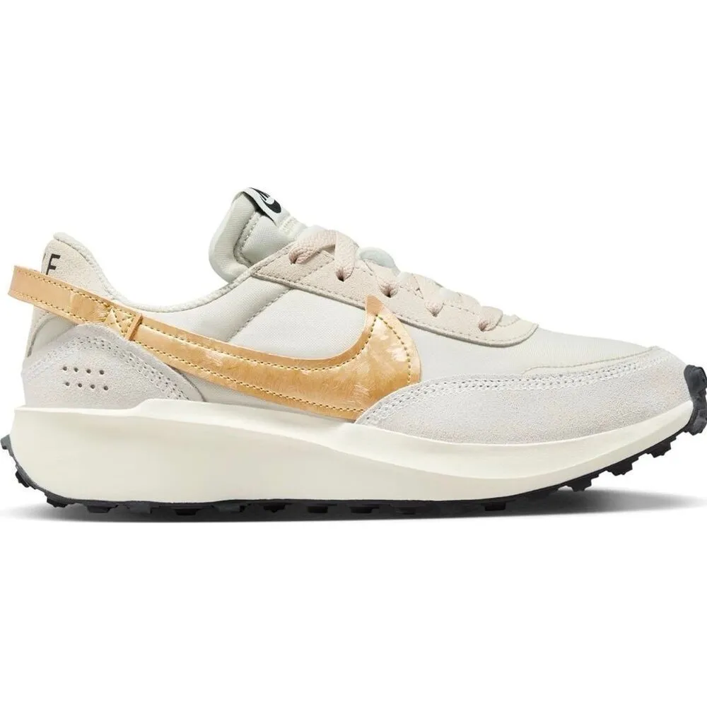 Nike NWB waffle Debut ESS gold sneaker size 6 - Image 3