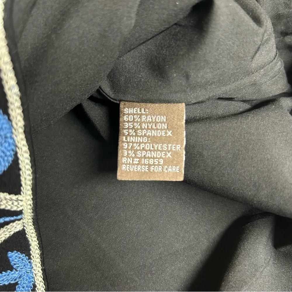 J McLaughlin Pencil Skirt Black Blue Floral Embroidered Back Zipper Women Size 8 - Image 7