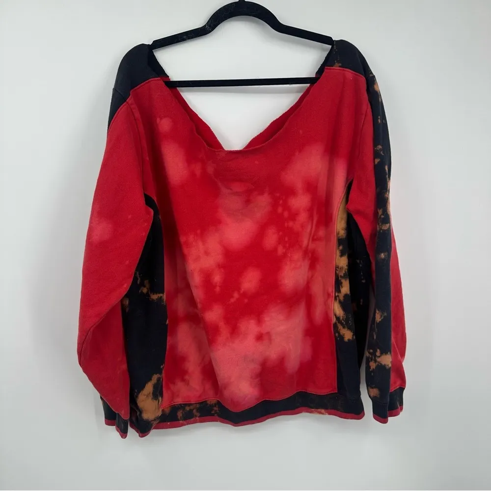 Tampa Bay Buccaneers Bleach Splatter Sweatshirt Size Large Off The Shoulder - Image 7