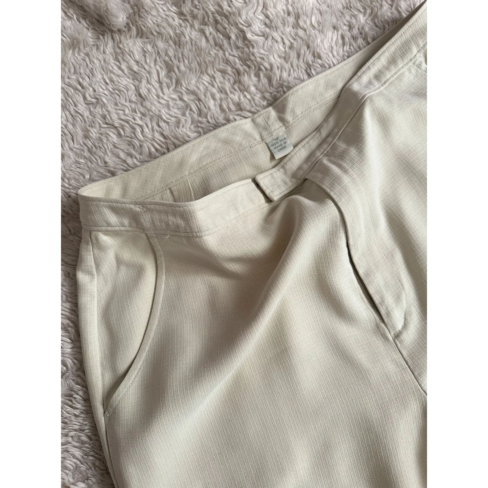 Tommy Bahama Sz 12 100% Silk Woven Knit Dress Pants Beige Cream Wide Leg Womens - Image 3