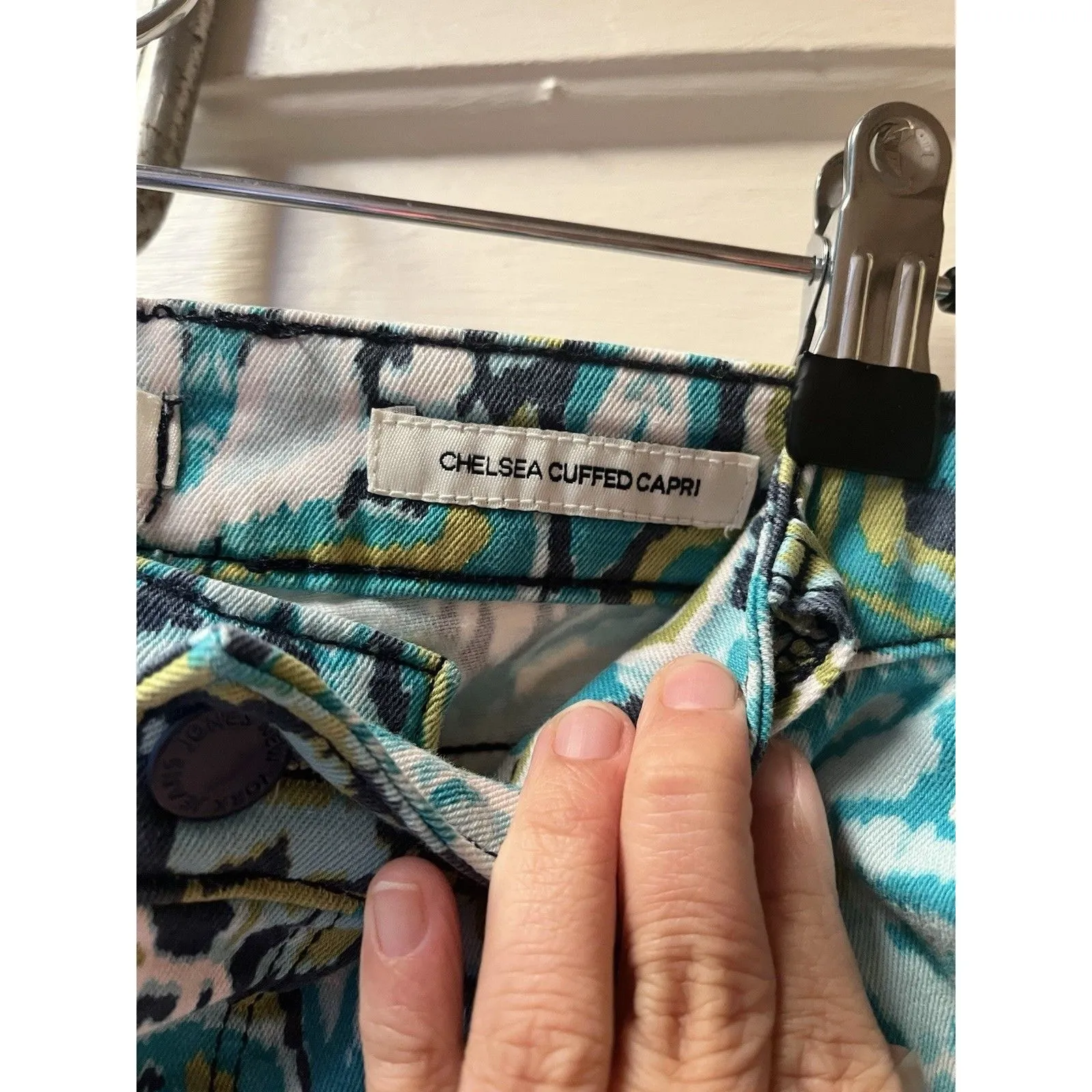 Jones New York 8 paisley Groovy Funky Cuffed Capris Bohemian 70s swirly stretch - Image 3