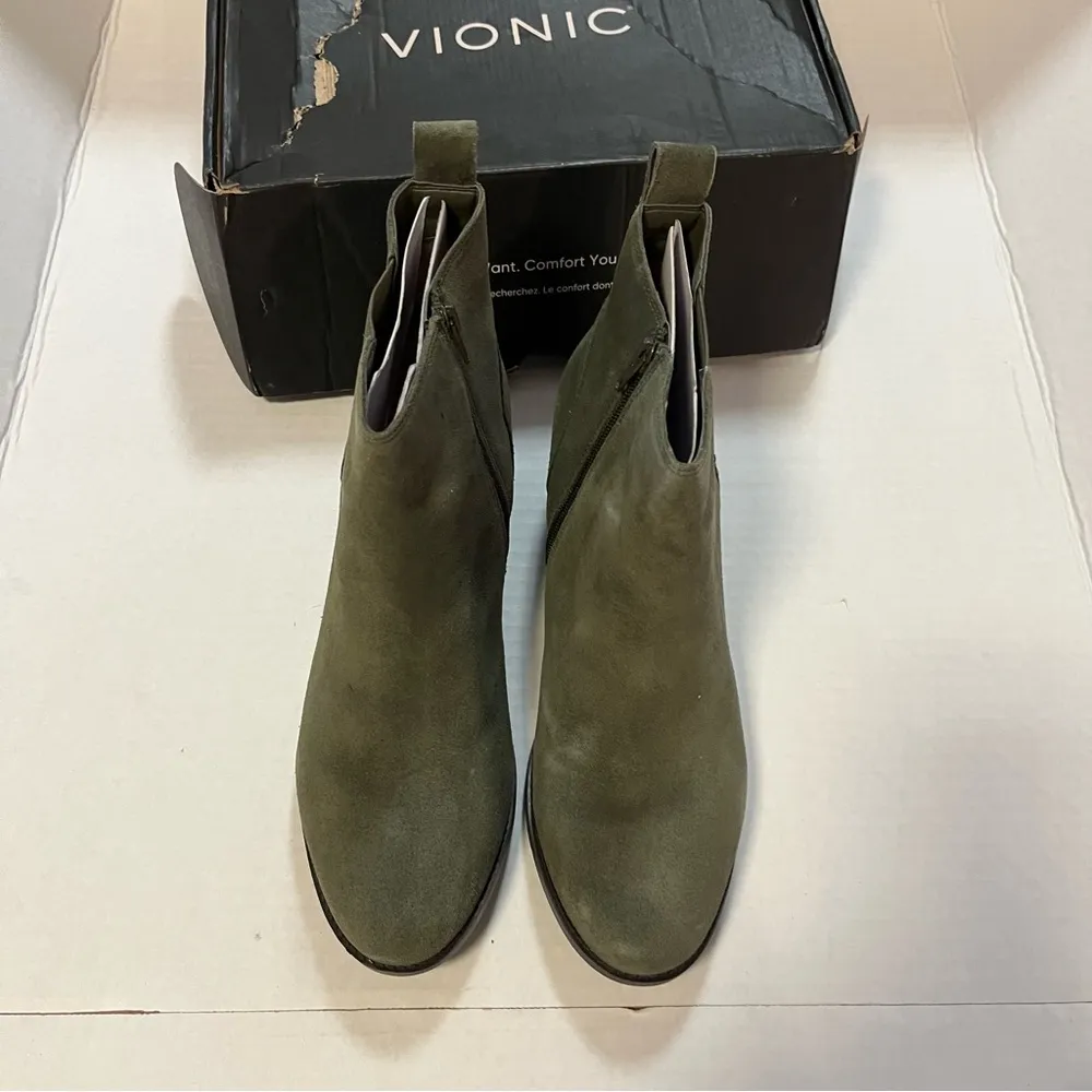 Vionic Roselanf Suede Ankle Boot in Olive Green Sz 12W NEW w/Box Water Repellent - Image 4