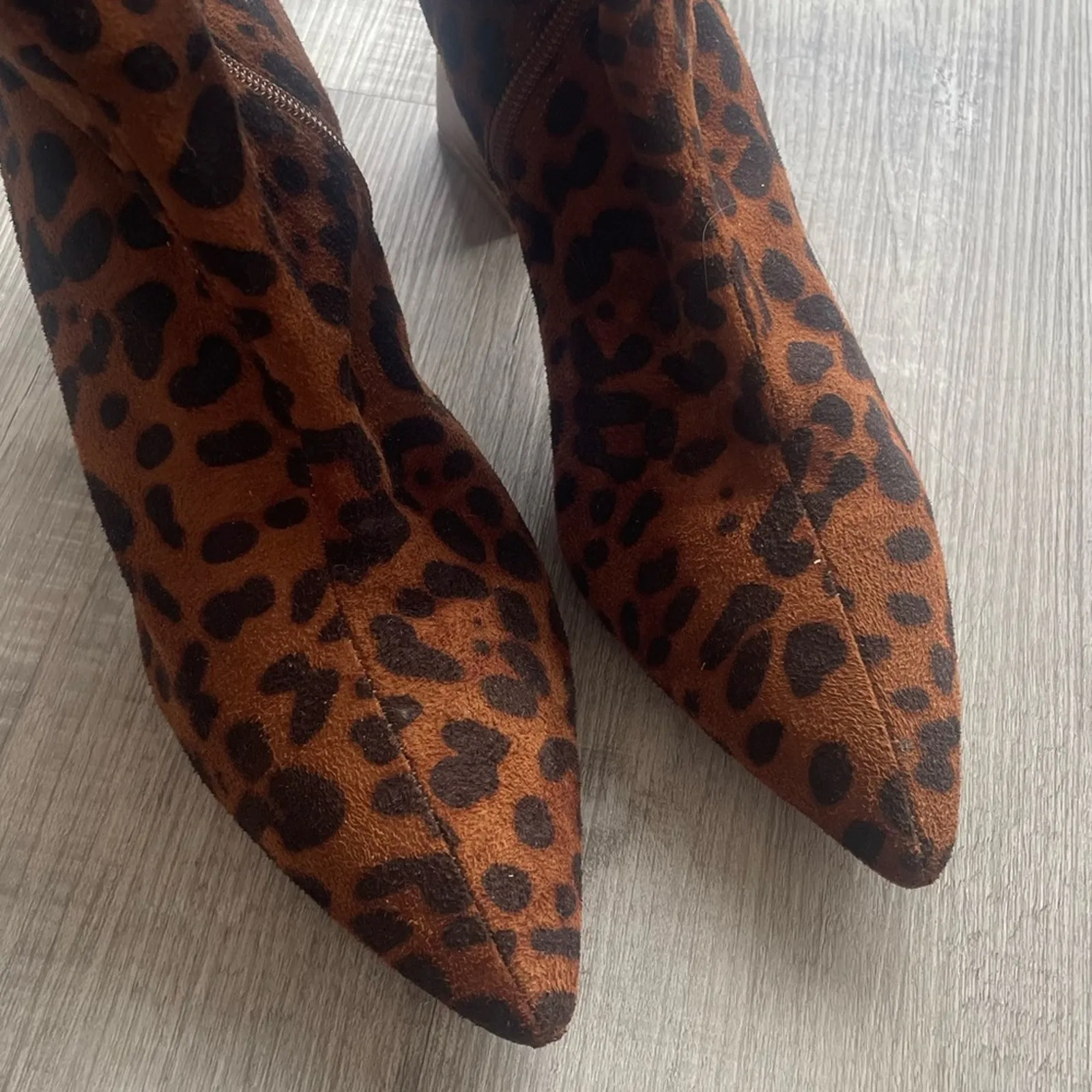 RAID Women’s Sz 6.5 Eva Leopard Suede Pointed - Image 7