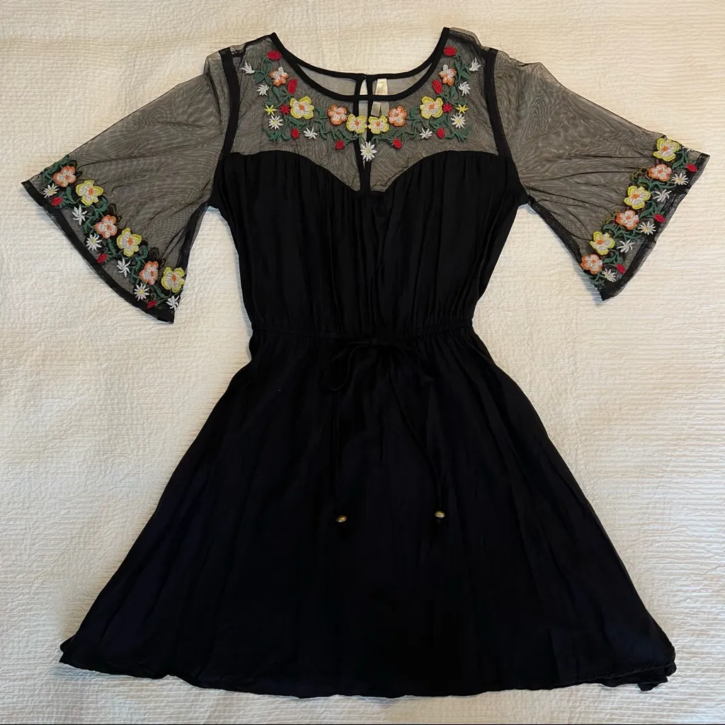 True Destiny black sheer embroidered dress S - Image 14
