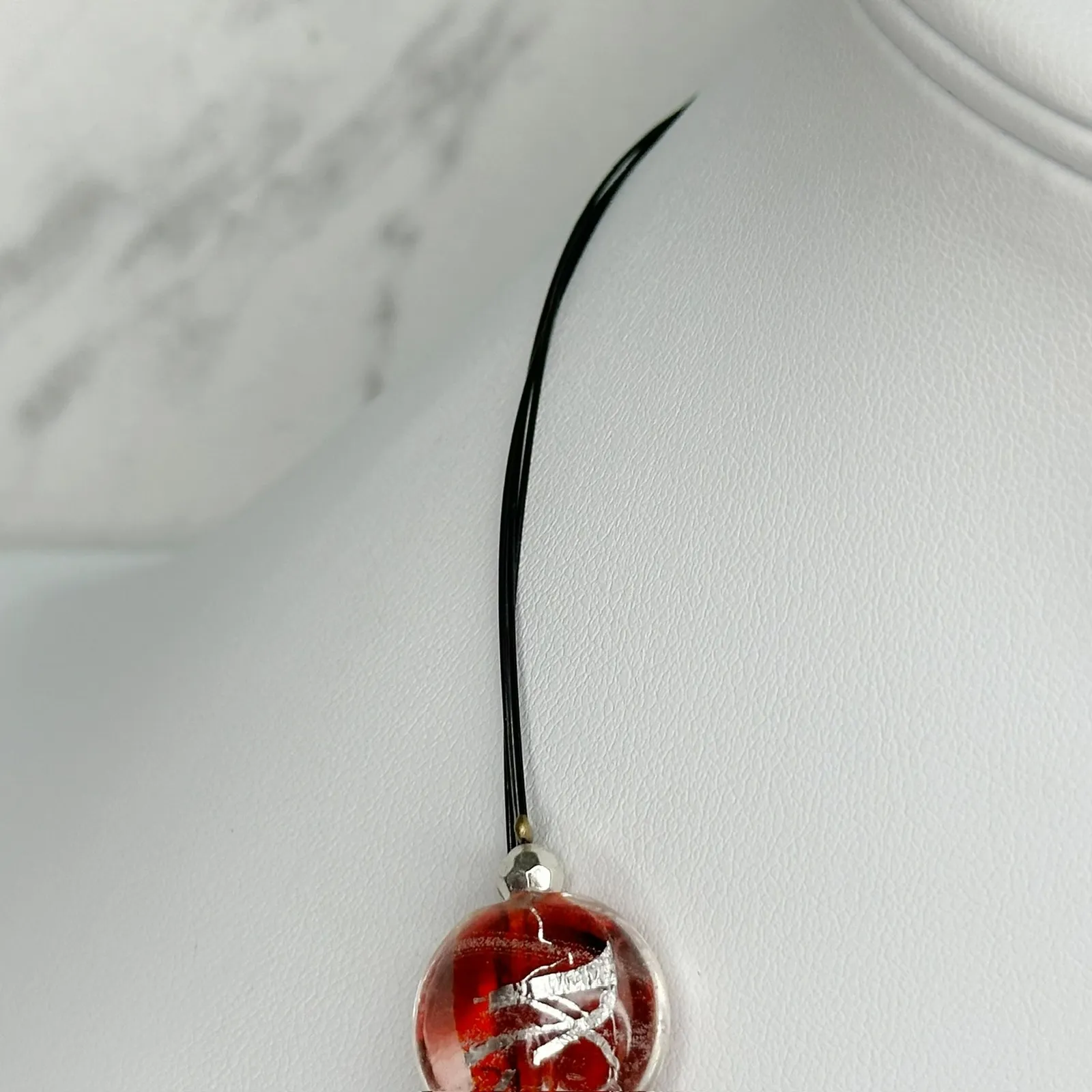 Chico's Black and Red Beaded Triple Strand Wire Gold Tone Necklace ✨ - Image 6