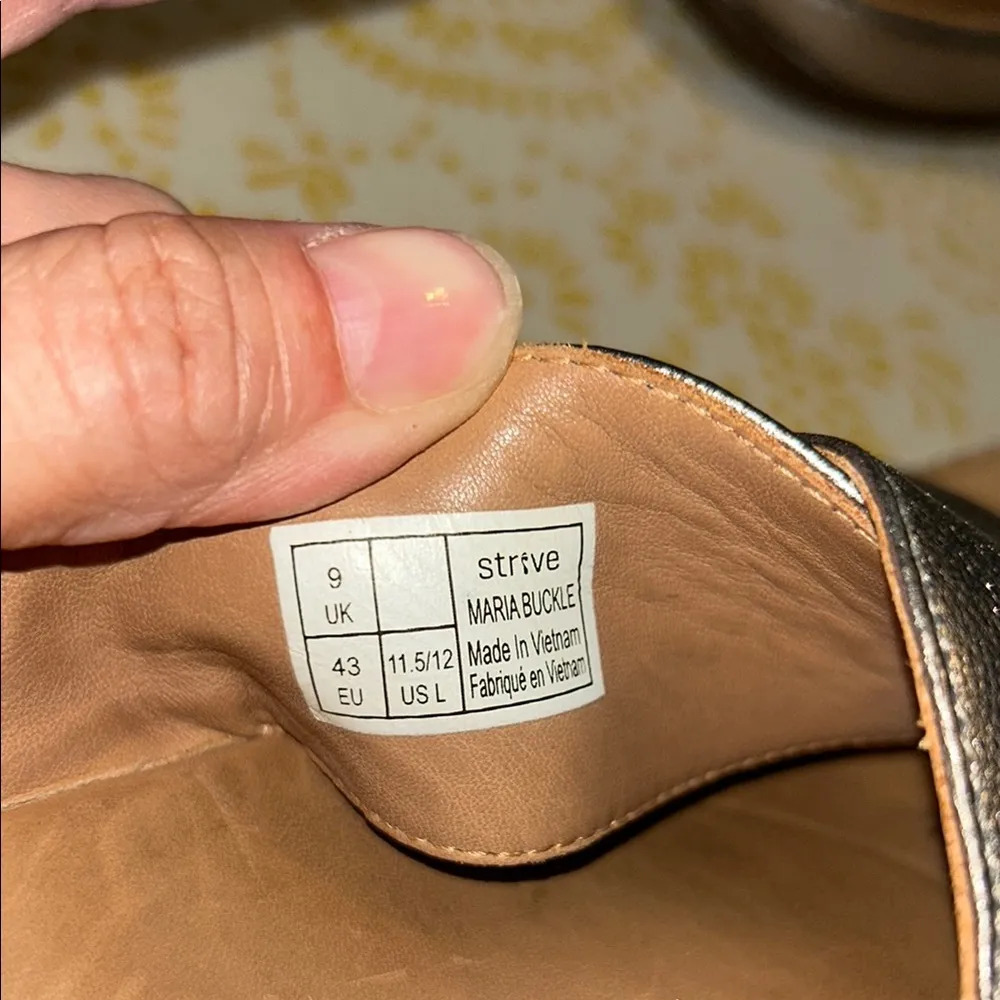 STRIVE Silver Tan Sandals with Modern Minimalist Design Size 11.5 - Image 11