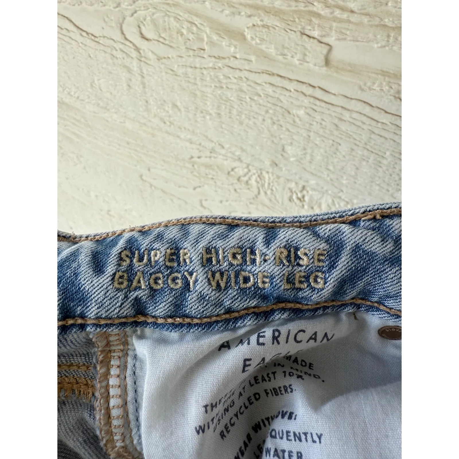 American Eagle Super High Rise Baggy Wide Leg Jeans Light Wash Size 00 Short - Image 3