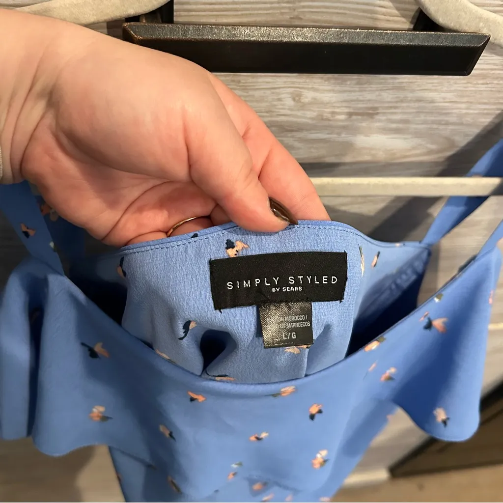 Simply Styled Light Blue Floral Cold Shoulder Blouse Size Large - Image 4