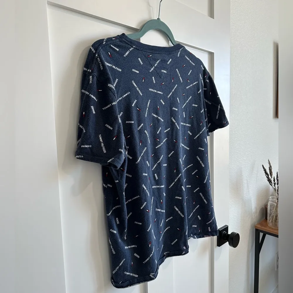 Tommy Hilfiger short sleeve crewneck blue T-shirt with white monogram medium - Image 7