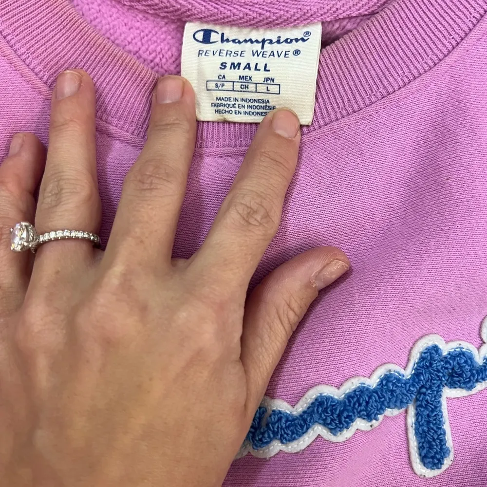 Pink cropped champion sweatshirt - Image 4