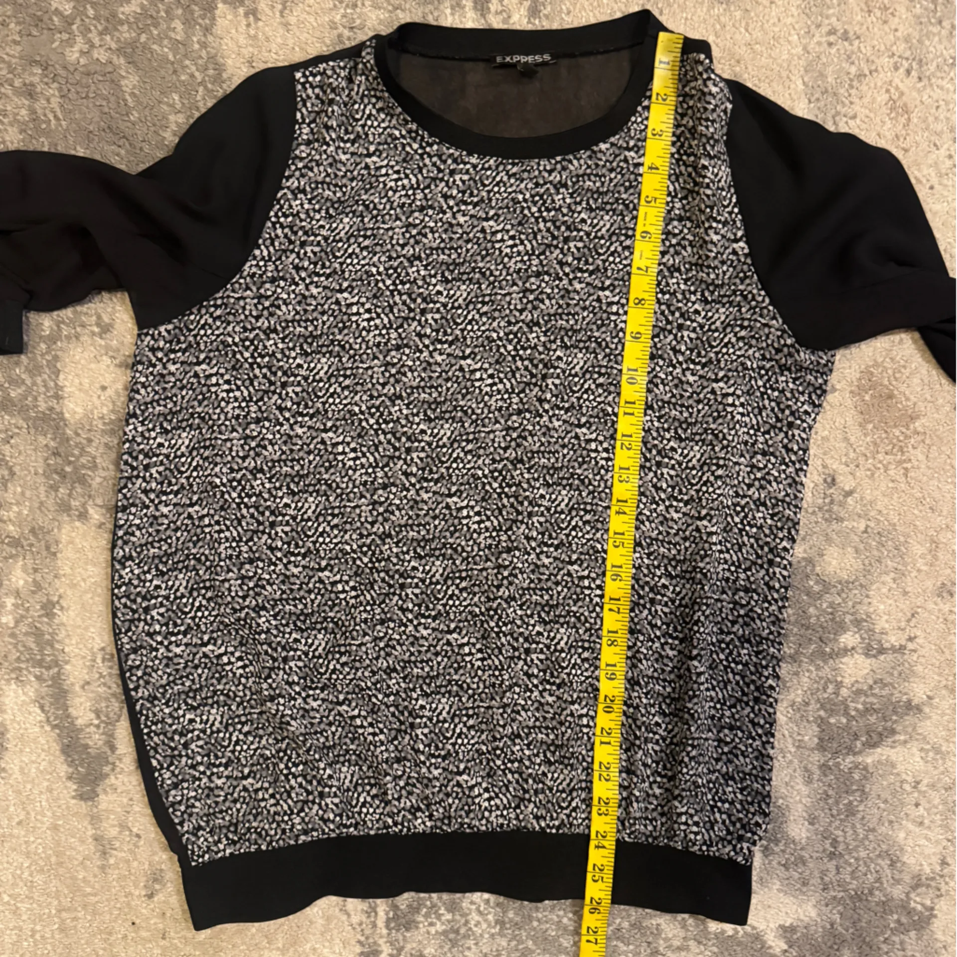 Express Monochrome Patterned Blouse - Image 7