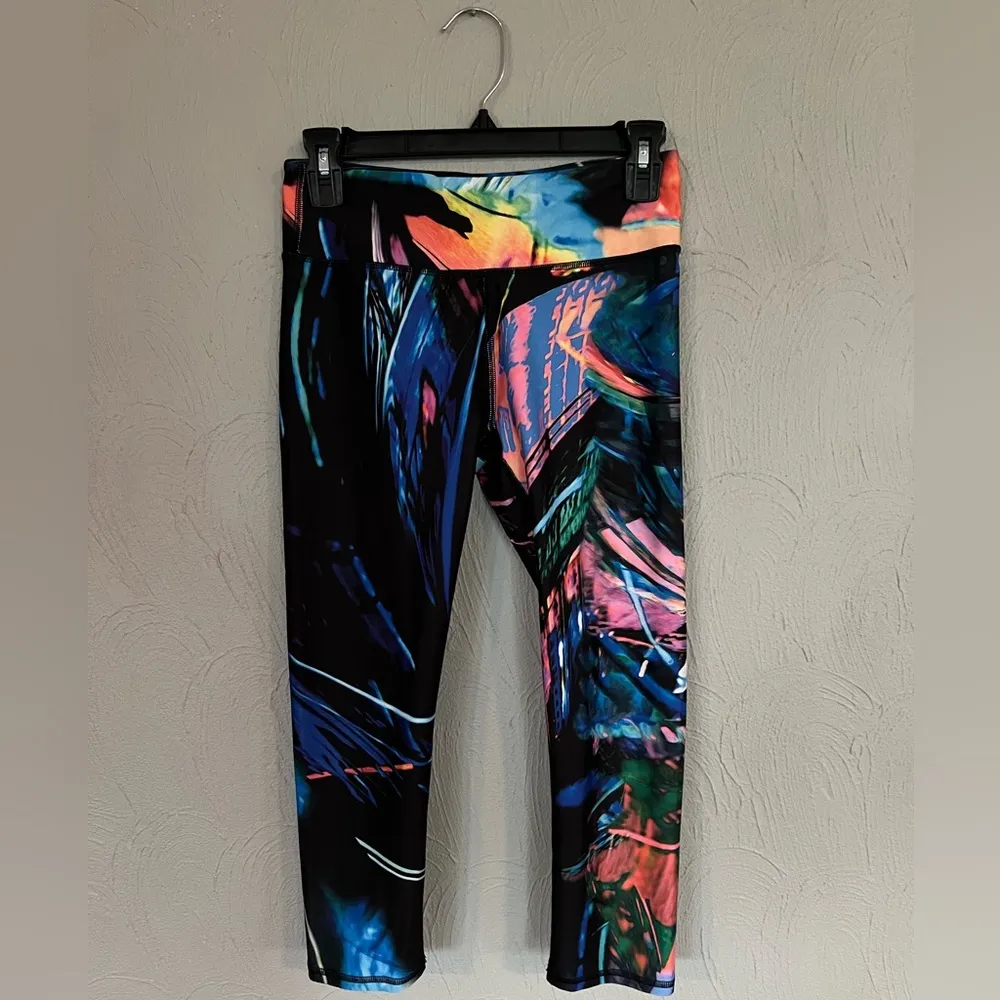 Fabletics Salar Define MR Cosmic Cropped leggings, unsized, waist ~13.5” - Image 4