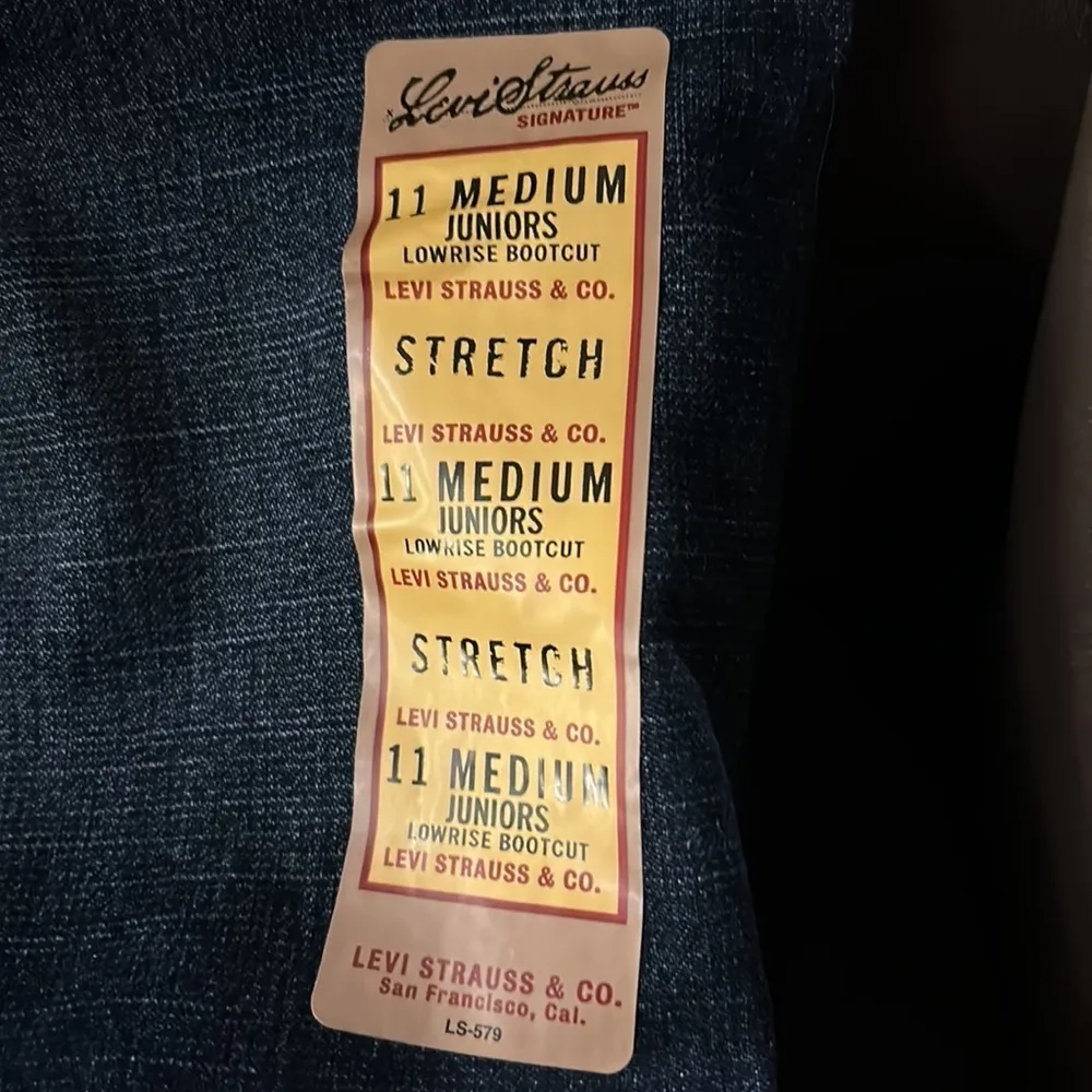 Levi Strauss Signature Jeans 11 Juniors Lowrise Bootcut - Slim Fit - NWT - Image 5