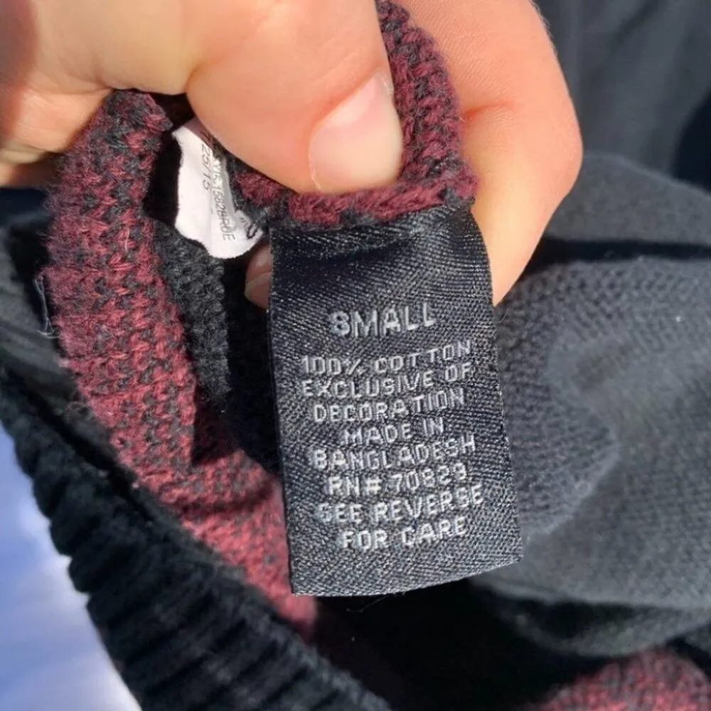 Black Small Maroon Paisley Cotton Sweater Size Small - Image 7