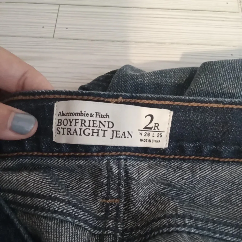 Abercrombie & Fitch boyfriend straight jeans cropped varsity  women's 2R - Image 7