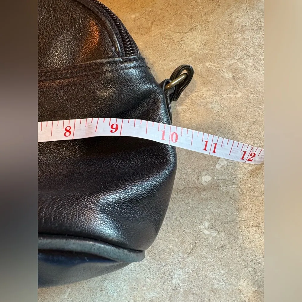 Etienne Aigner leather crossbody / shoulder bag
100% Cowhide Leather - Image 15