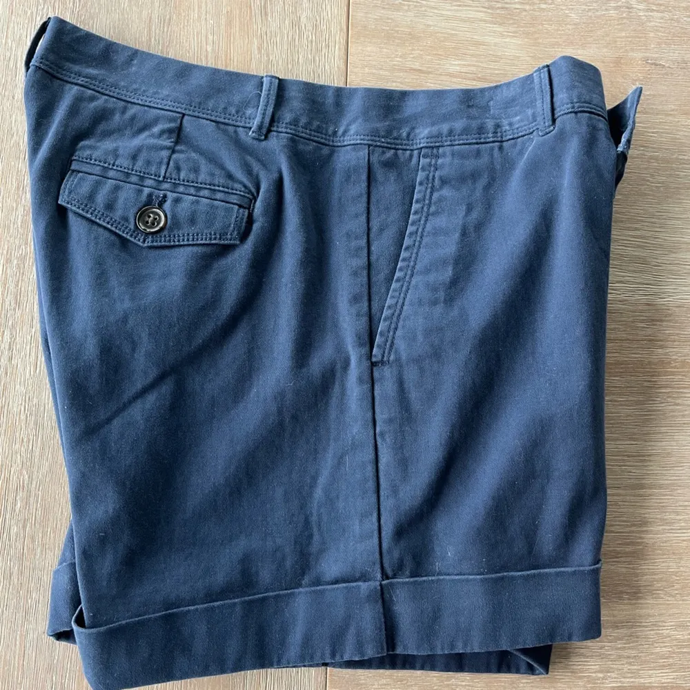 Banana Republic navy shorts - Image 2