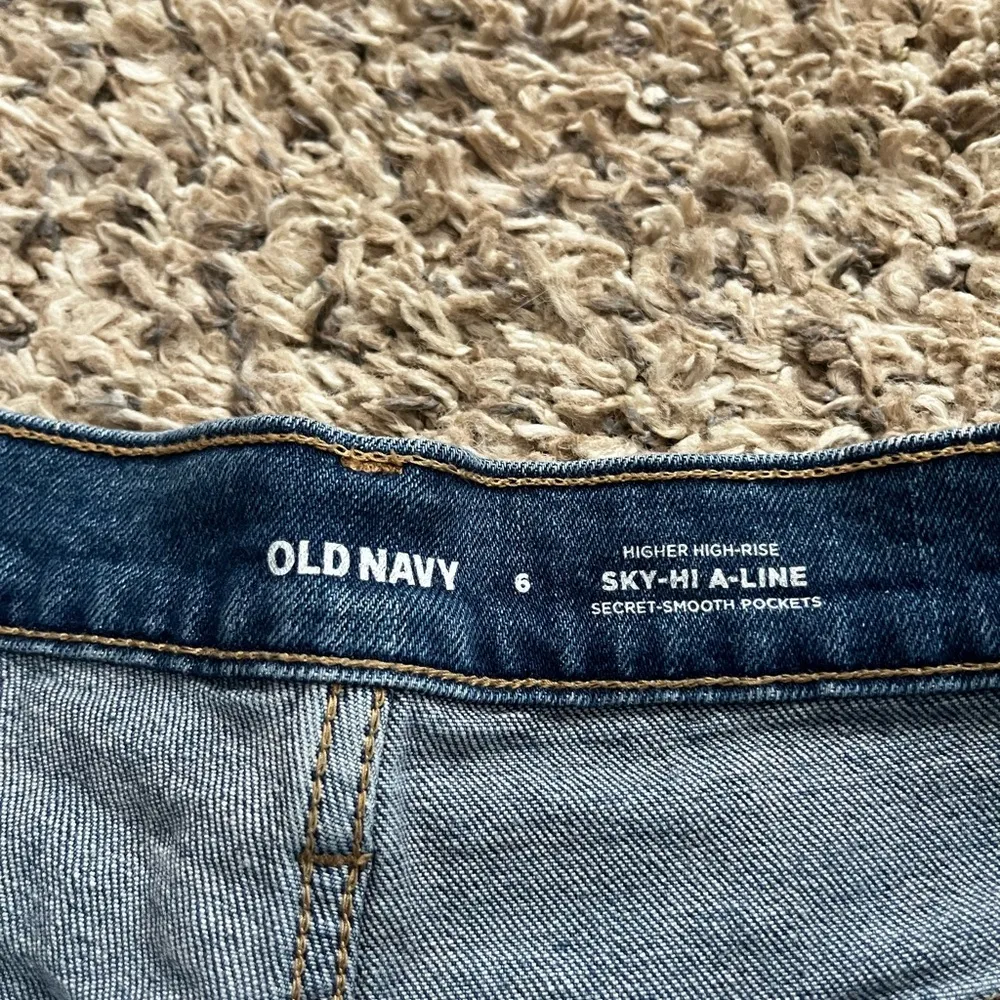 Old navy higher high rise sky high a-line jean shorts size 6 - Image 2