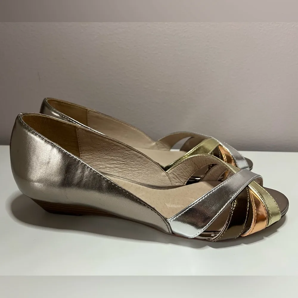 Nine West Women's Stephany Kitten Wedge Sandal Metallic Bronze, Silver Size 6 M - Image 2