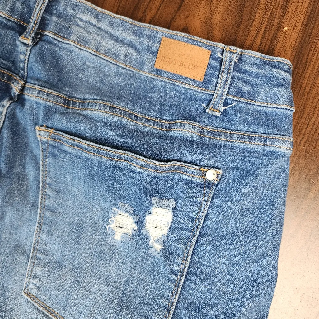 Judy Blue Distressed Jean Shorts Stretchy Denim Animal Print Accent Size 3XL - Image 15