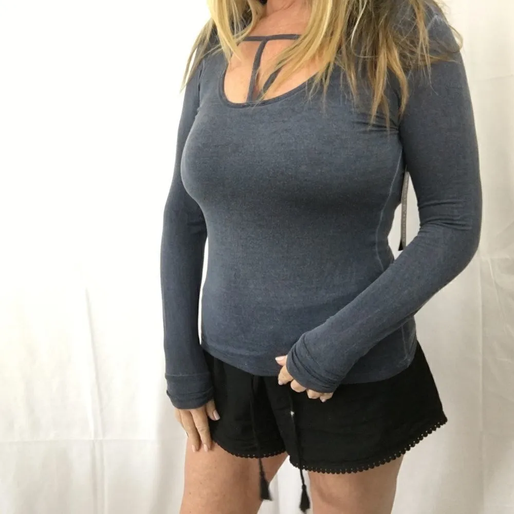 Almost Famous blue cotton neck cutout top Medium - Image 3