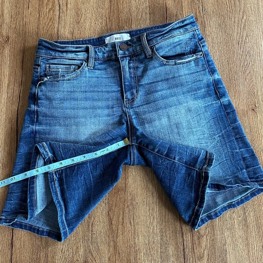 Buckle BKE Payton Medium Wash Jean Shorts Size 27 - Image 7